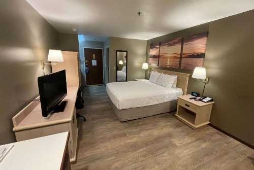 Days Inn by Wyndham Seatac Airport - image 8