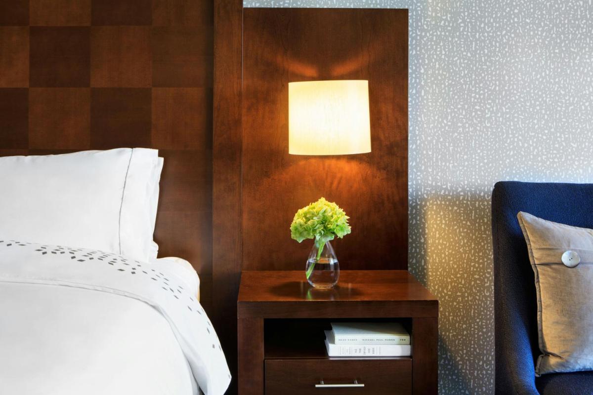 Renaissance Seattle Hotel - image 2
