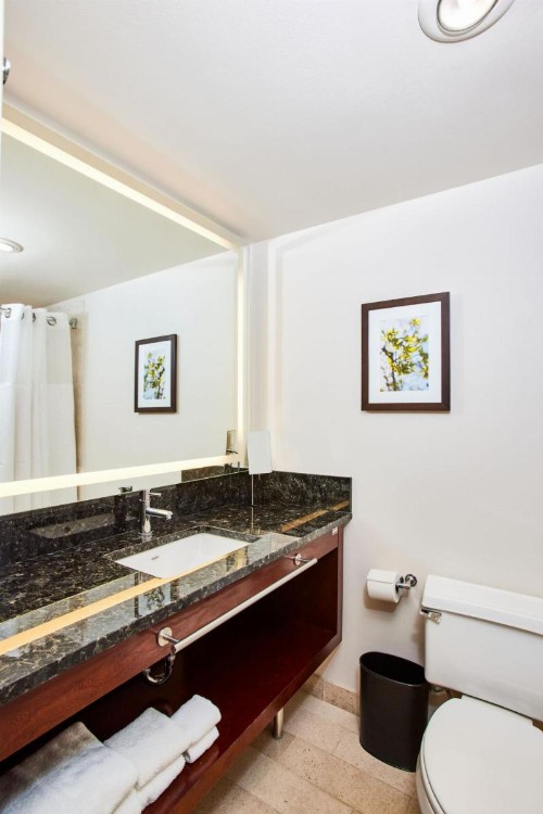 Renaissance Seattle Hotel - image 30