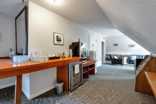 College Inn Hotel - image 10