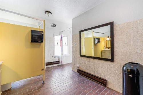 College Inn Hotel - image 24