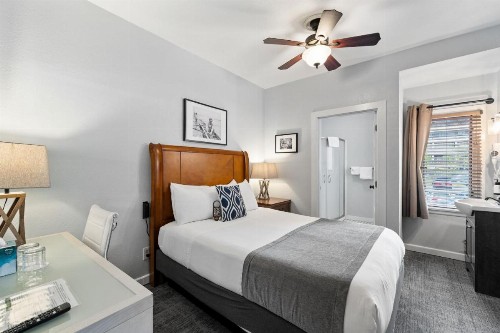 College Inn Hotel - image 45