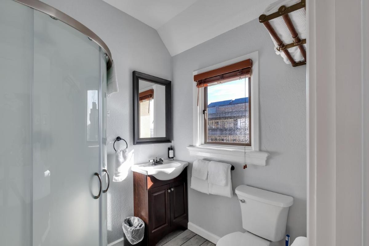 College Inn Hotel - image 7