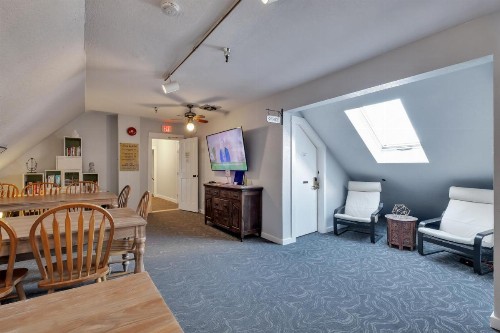 College Inn Hotel - image 8