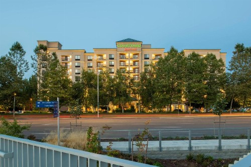 Courtyard Seattle Sea-Tac Area - image 2
