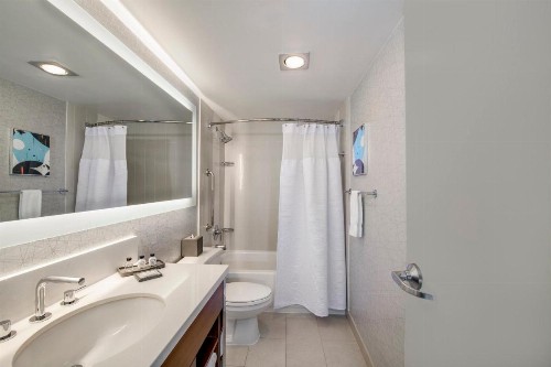 Crowne Plaza Seattle an IHG Hotel - image 3