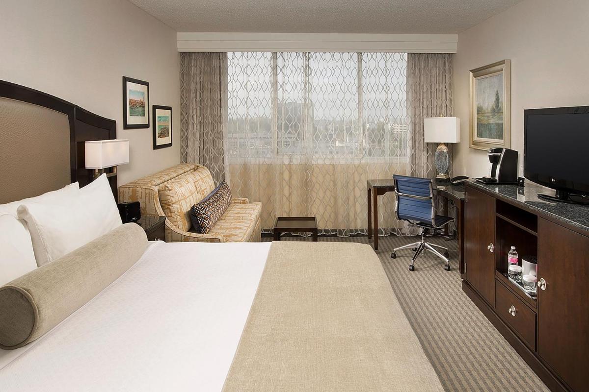 Crowne Plaza Seattle Airport an IHG Hotel - image 2