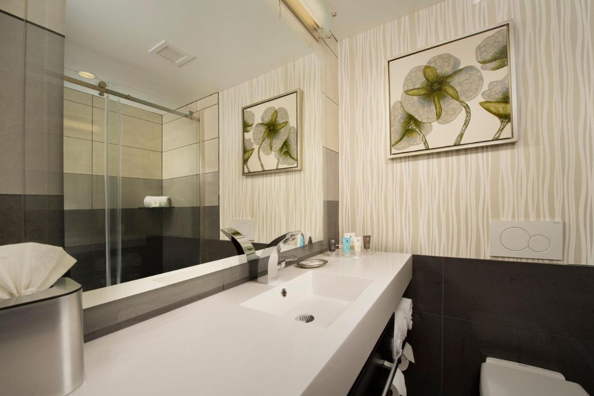 Crowne Plaza Seattle Airport an IHG Hotel - image 3