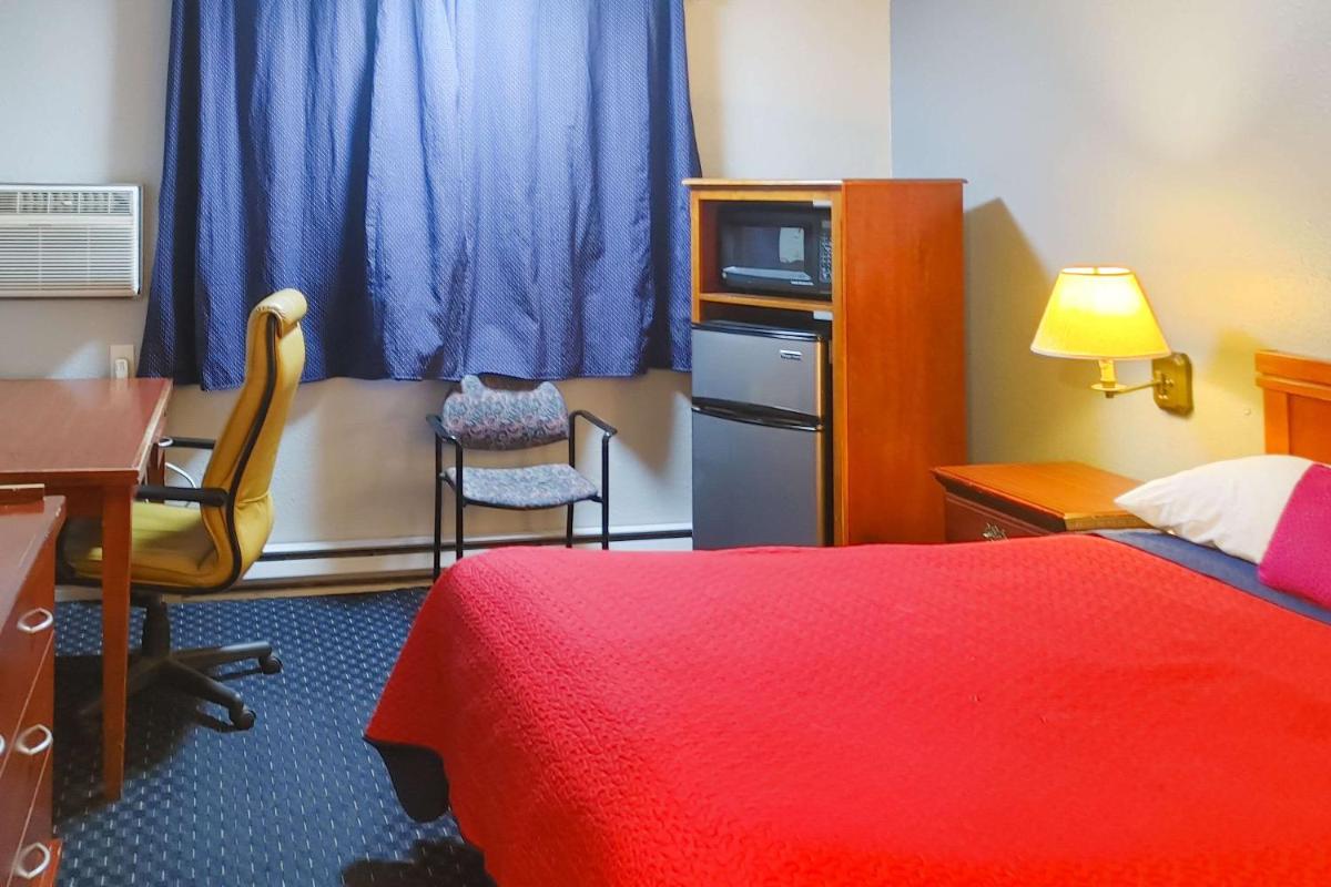 Rodeway Inn Seatac - image 4