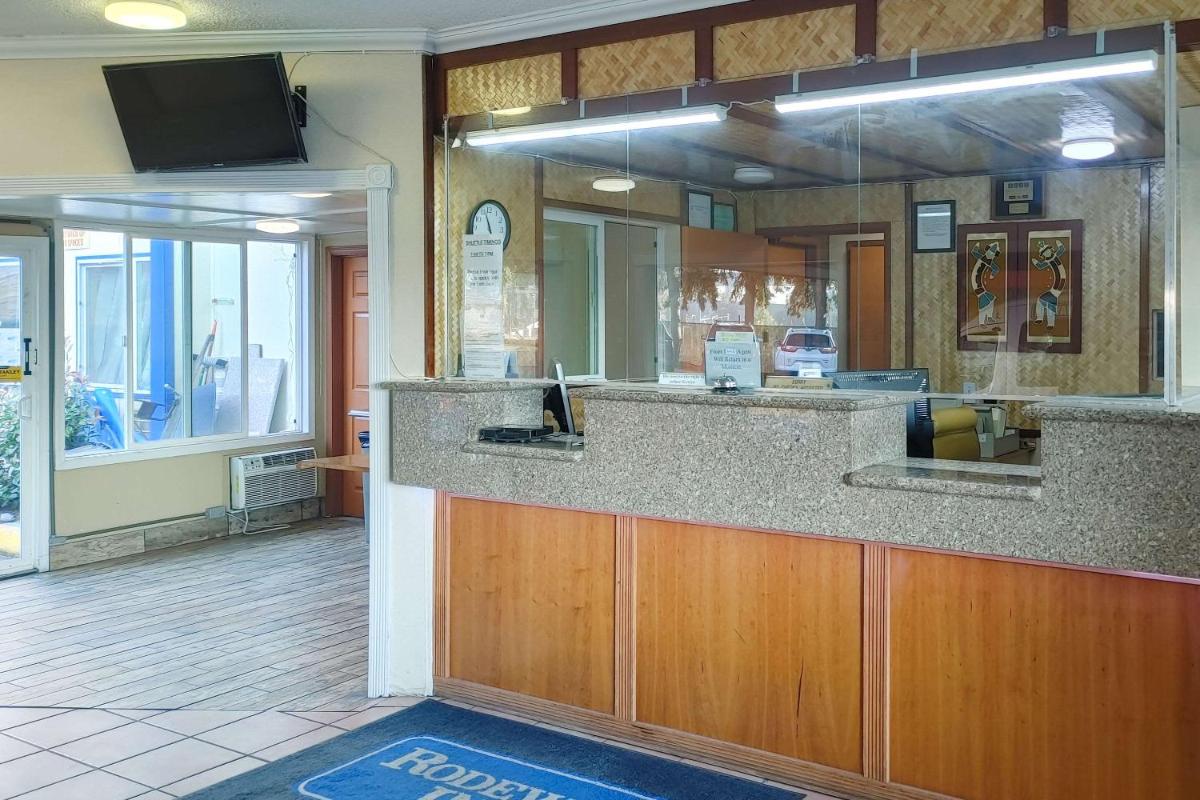 Rodeway Inn Seatac - image 7