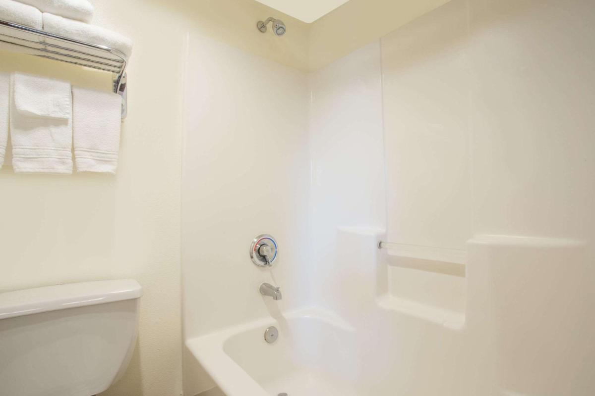 Days Inn by Wyndham Seattle Aurora - image 3