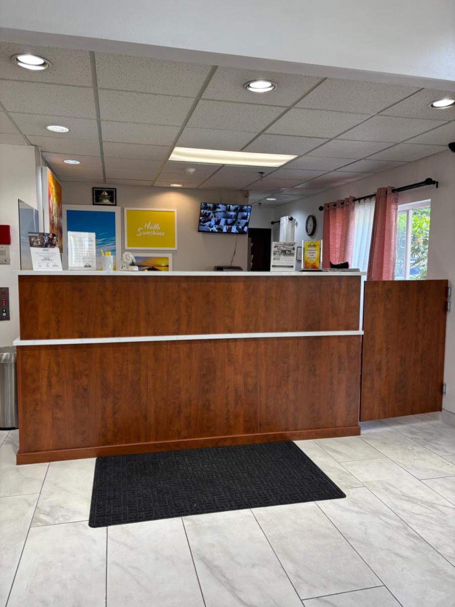 Days Inn by Wyndham Seattle Aurora - image 7