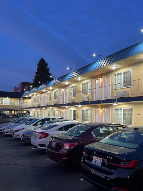 Columbus Motor Inn - image 23