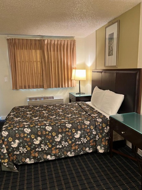 Columbus Motor Inn - image 26