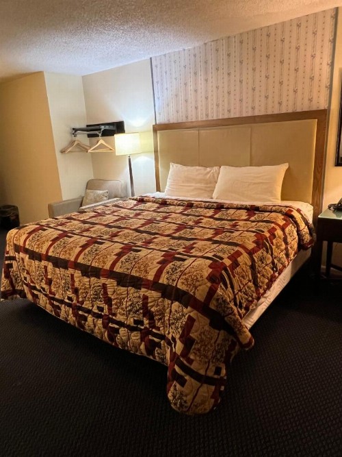 Columbus Motor Inn - image 6