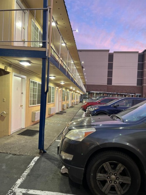 Columbus Motor Inn - image 9