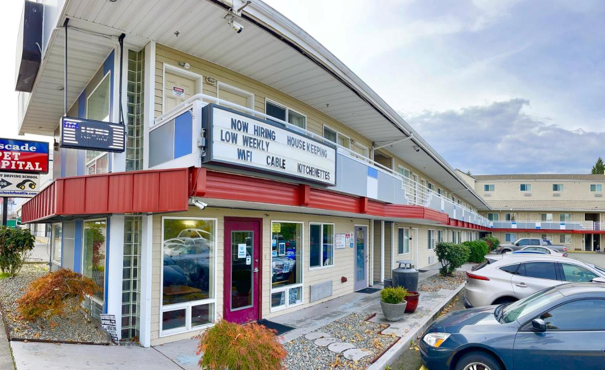 Americas Best Value Inn-Shoreline - image 2