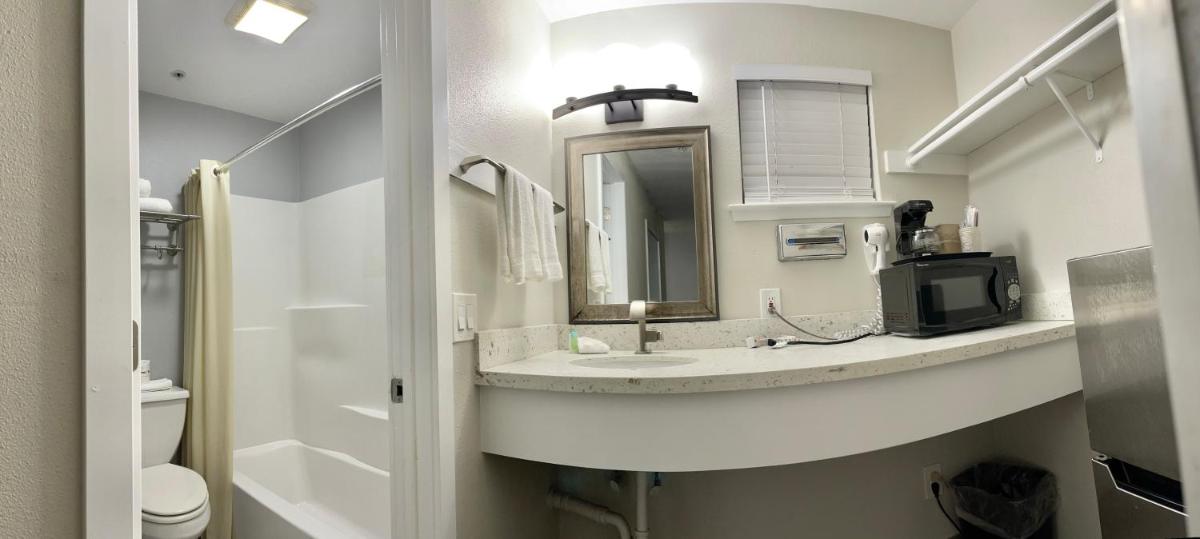 Americas Best Value Inn-Shoreline - image 6