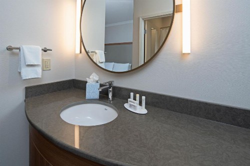 Fairfield by Marriott Inn & Suites Seattle Sea-Tac Airport - image 7