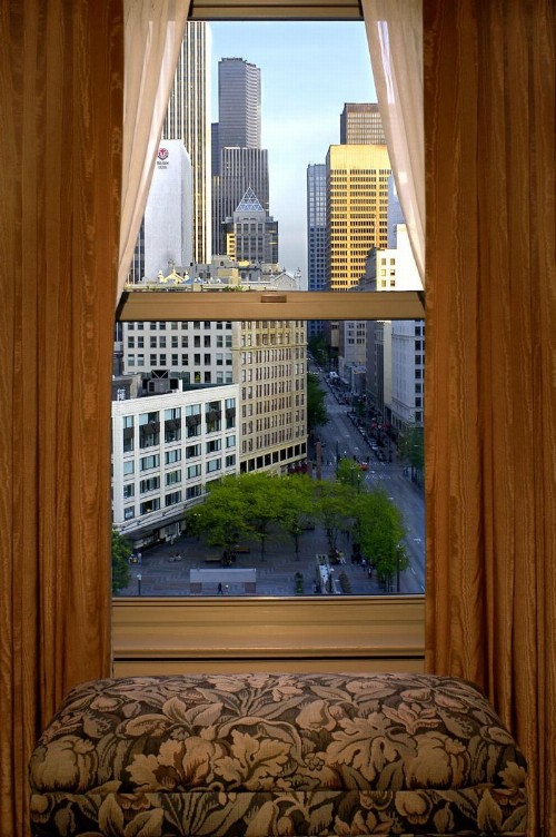 Mayflower Park Hotel - image 18