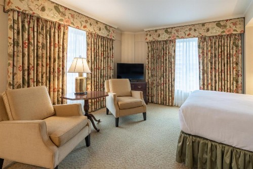 Mayflower Park Hotel - image 21