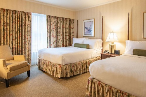 Mayflower Park Hotel - image 29
