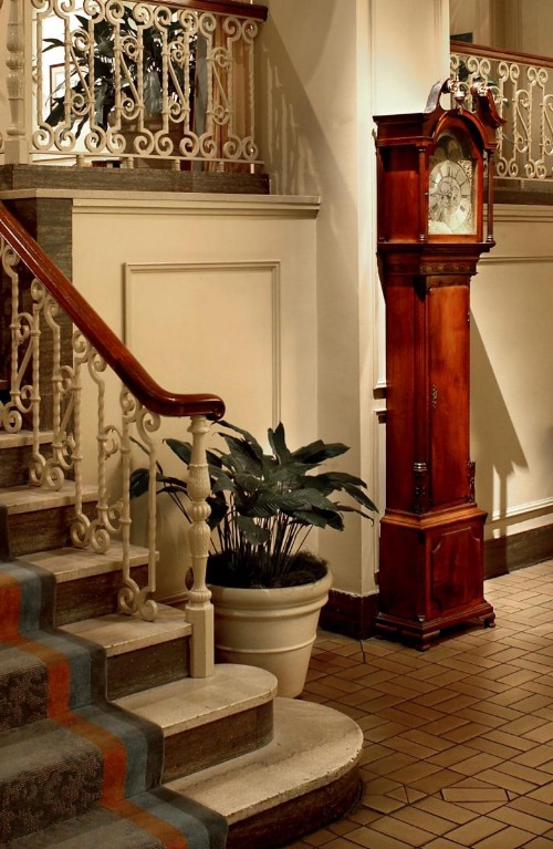 Mayflower Park Hotel - image 39