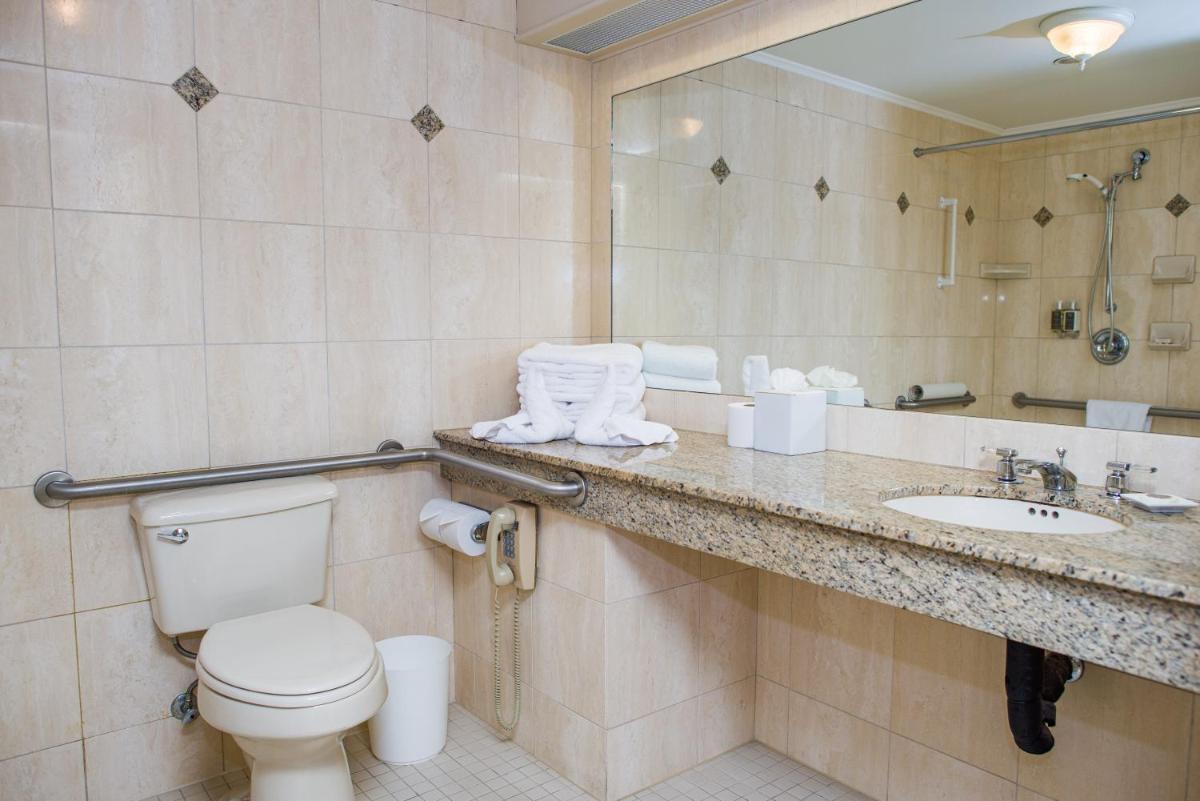Mayflower Park Hotel - image 4