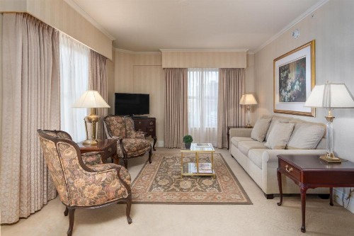 Mayflower Park Hotel - image 42