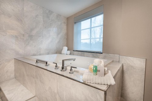 Silver Cloud Hotel - Seattle Broadway - image 2