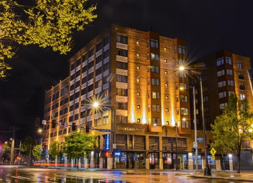 Silver Cloud Hotel - Seattle Stadium - image 2