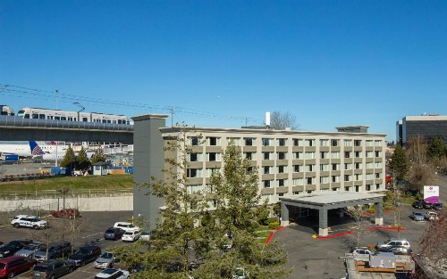 Coast Gateway Hotel - image 43