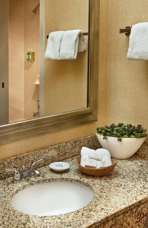 Coast Gateway Hotel - image 47