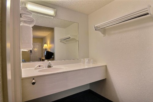 Motel 6-Seattle WA - South - image 20