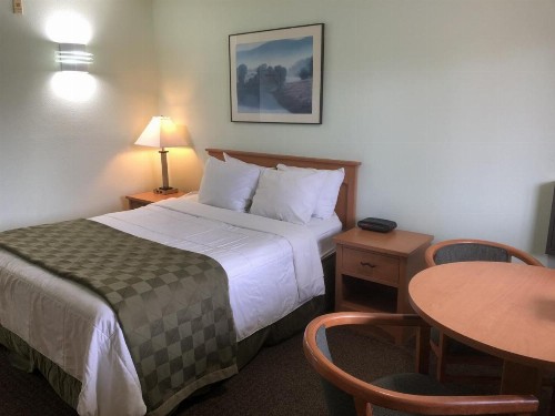 Travelodge by Wyndham Seattle North of Downtown - image 3