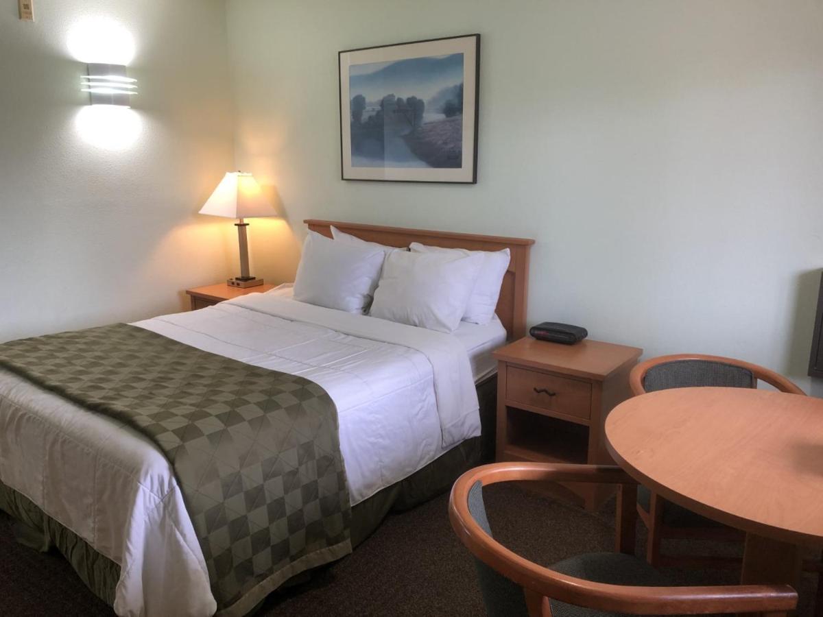 Travelodge by Wyndham Seattle North of Downtown - image 3