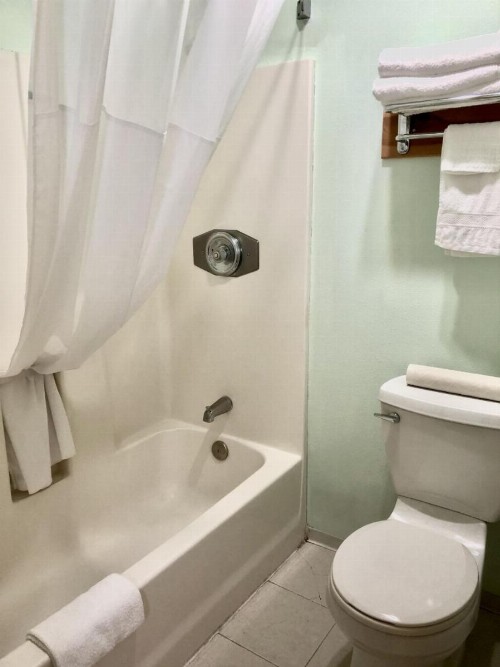 Travelodge by Wyndham Seattle North of Downtown - image 4
