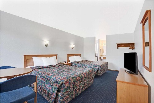Days Inn by Wyndham Seattle North of Downtown - image 6
