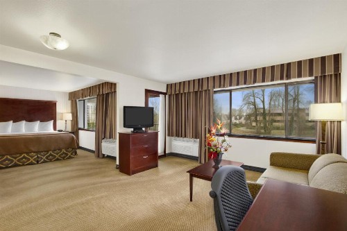 Ramada by Wyndham Tukwila Southcenter - image 17