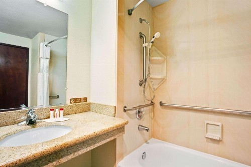 Ramada by Wyndham Tukwila Southcenter - image 5
