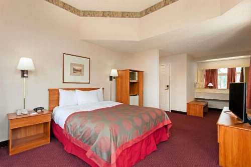 Ramada by Wyndham SeaTac Airport North - image 16