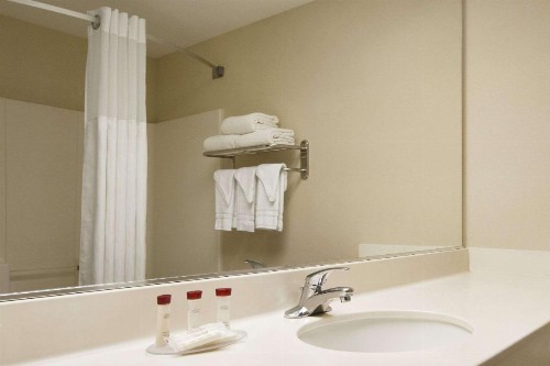 Ramada by Wyndham SeaTac Airport - image 15