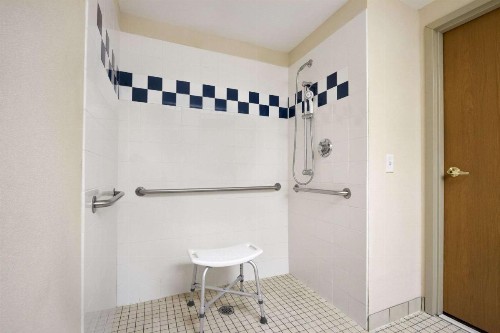 Ramada by Wyndham SeaTac Airport - image 16