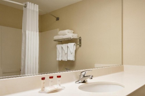 Ramada by Wyndham SeaTac Airport - image 22