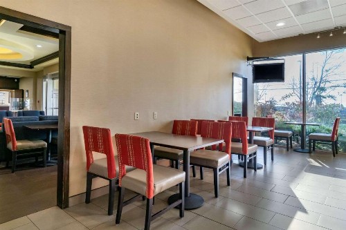 Comfort Inn & Suites Seattle North - image 9