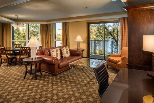 DoubleTree by Hilton Seattle Airport - image 12