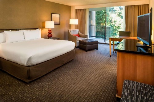 DoubleTree by Hilton Seattle Airport - image 18