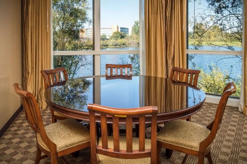 DoubleTree by Hilton Seattle Airport - image 31