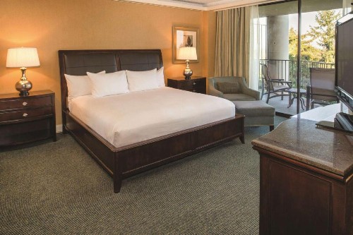 DoubleTree by Hilton Seattle Airport - image 32