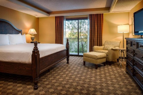 DoubleTree by Hilton Seattle Airport - image 34